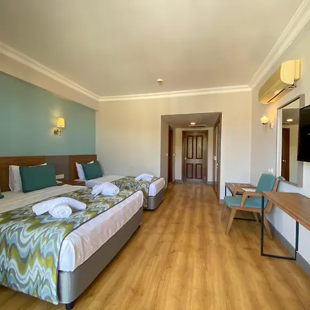 Village Family Apartahotel Side