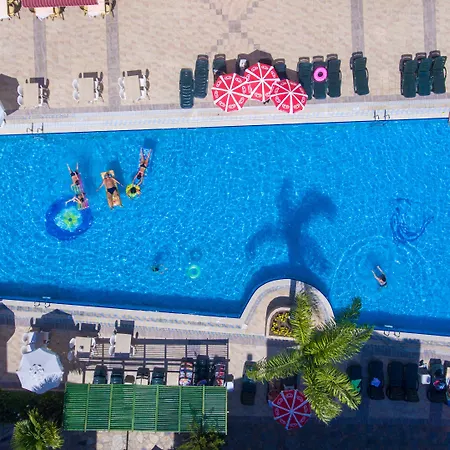 Apartahotel Village Family
