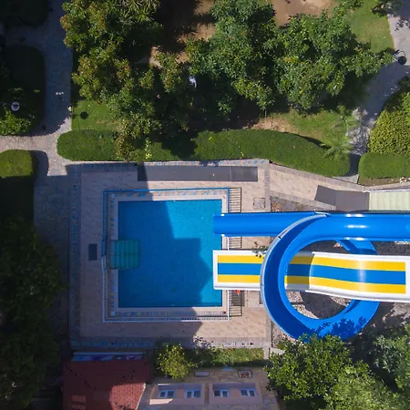 Apartahotel Village Family 4*