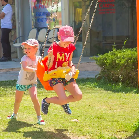 Village Family מלון דירות 4*