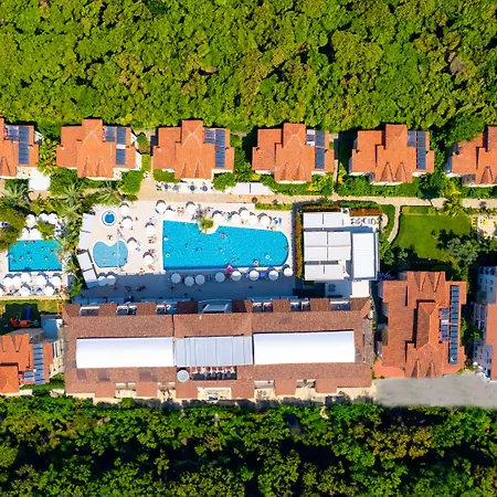 Apartahotel Village Family